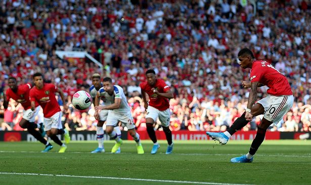 Rashford bị CĐV MU phân biệt chủng tộc như Pogba vì đá hỏng phạt đền