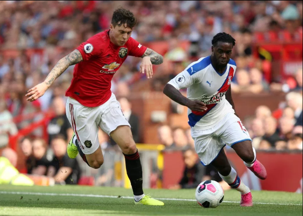 NHM MU trút giận vào Lindelof trong bàn thua đầu trước Crystal Palace