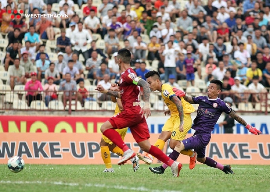 HLV TP. HCM bênh vực tân binh ĐT Việt Nam mắc sai lầm trước ngày lên tuyển