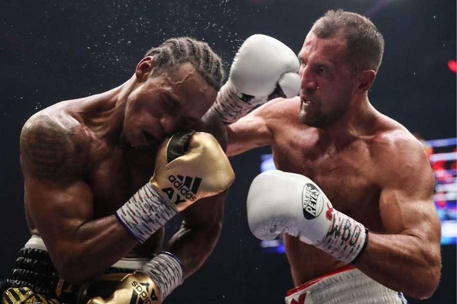 Sergey Kovalev hạ knock-out Anthony Yarde ở trận tranh đai vô địch WBO
