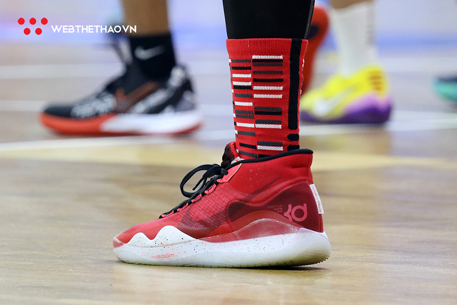 Soi dàn giày đỉnh của các hảo thủ tại VBA Playoffs 2019