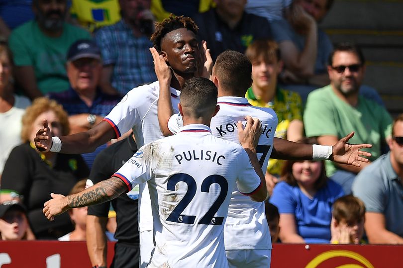 Abraham phá vỡ rào cản 6 năm tại Chelsea bằng cú đúp đặc biệt