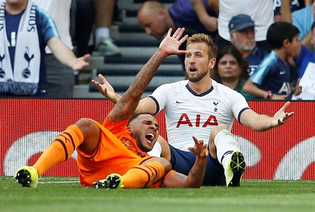 Công nghệ VAR lại gây tranh cãi khi từ chối phạt đền cho Man City và Tottenham