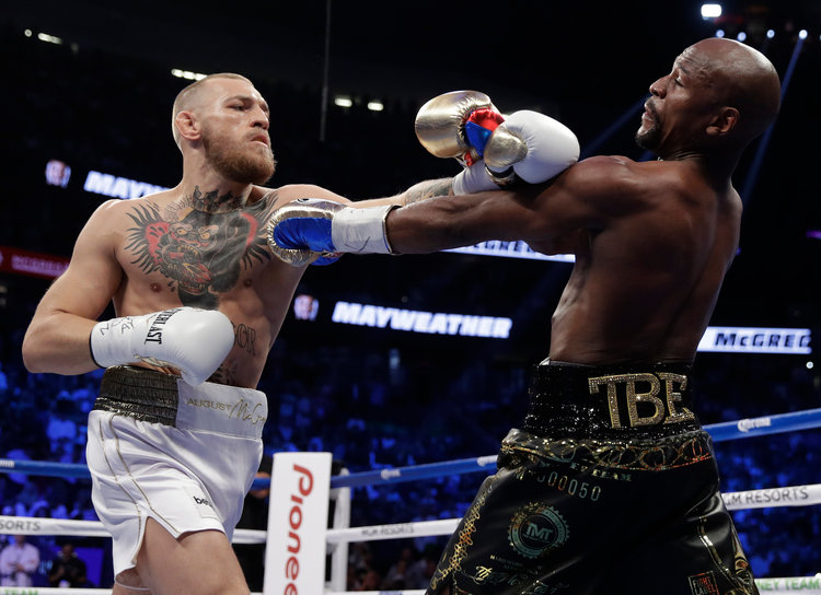 Fan phẫn nộ vì Floyd Mayweather đứng đầu danh sách tay đấm vĩ đại nhất