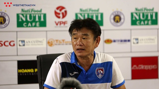 Điều gì khiến Quảng Ninh từ đua vô địch phải chạy trốn "tử thần" V.League 2019?