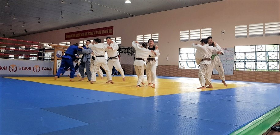 Judo: Nghệ thuật của các tư thế ném ngã