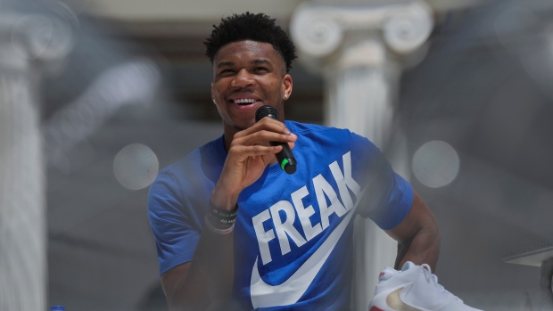 Giannis Antetokounmpo cho rằng Hy Lạp cần thêm sự đồng điệu trong lối chơi