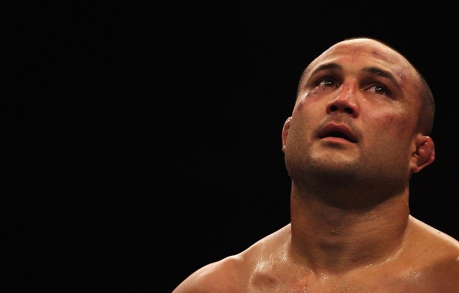 Huyền thoại MMA BJ Penn bị đánh knockout khi ẩu đả ngoài quán bar Huyền thoại MMA BJ Penn bị đánh knockout khi ẩu đả ngoài quán bar