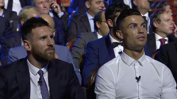 Messi và Ronaldo hóa đá trước bài phát biểu đặc biệt của Cantona Messi và Ronaldo hóa đá trước bài phát biểu đặc biệt của Cantona