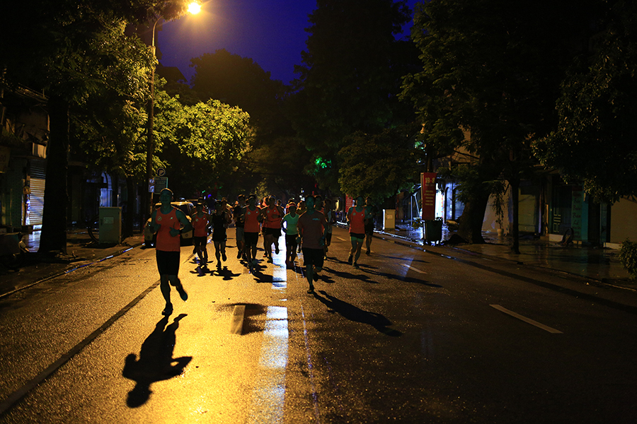 Cung đường chạy đẹp độc lạ của VPBank Hanoi Marathon 2019 mờ ảo trong đêm