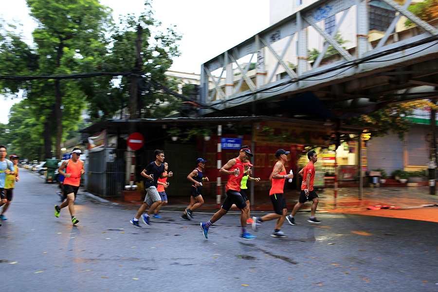 Cung đường chạy đẹp độc lạ của VPBank Hanoi Marathon 2019 mờ ảo trong đêm
