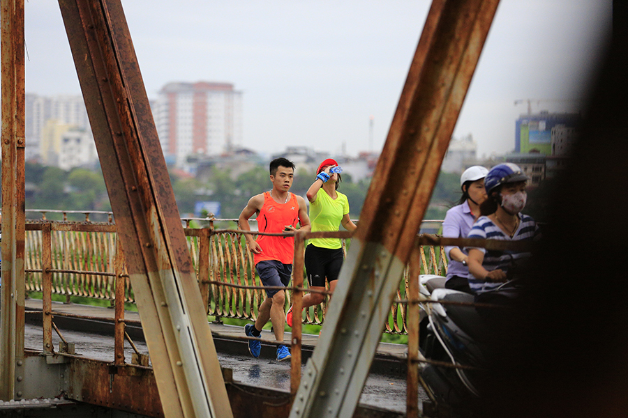 Cung đường chạy đẹp độc lạ của VPBank Hanoi Marathon 2019 mờ ảo trong đêm