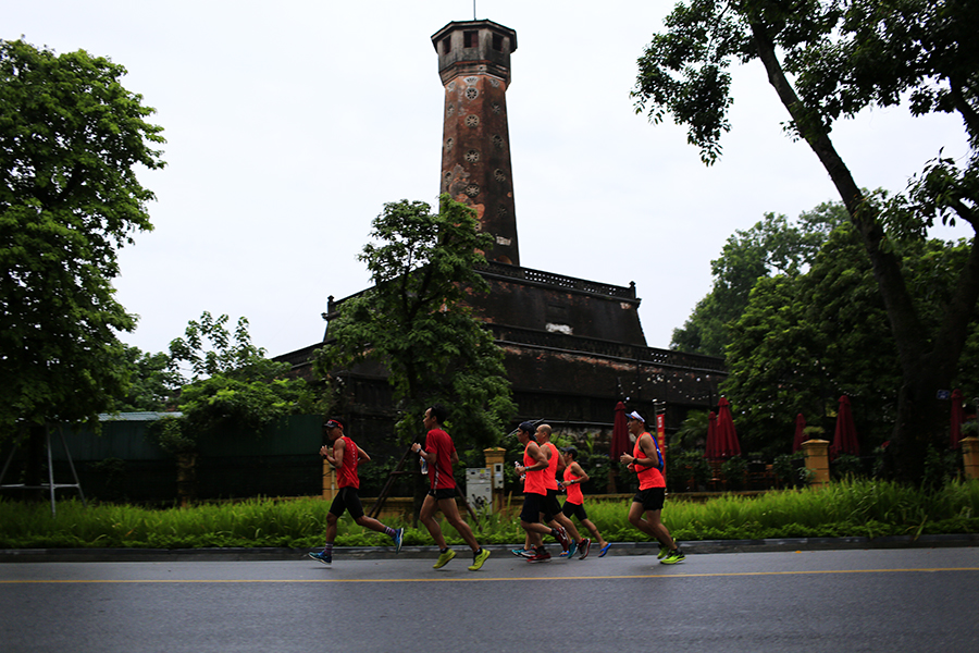 Cung đường chạy đẹp độc lạ của VPBank Hanoi Marathon 2019 mờ ảo trong đêm