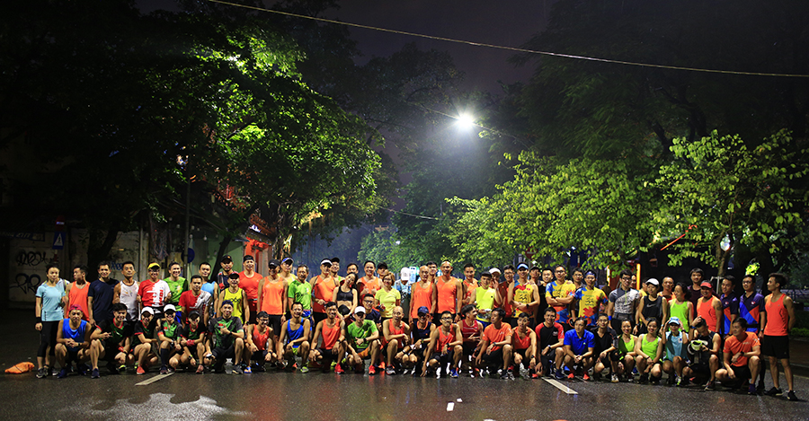 Cung đường chạy đẹp độc lạ của VPBank Hanoi Marathon 2019 mờ ảo trong đêm