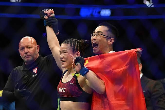 UFC Fight Night 157: Weili Zhang chỉ mất 42 giây để trở thành tân vương!