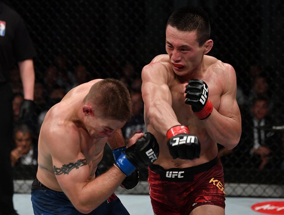 UFC Fight Night 157: Weili Zhang chỉ mất 42 giây để trở thành tân vương!