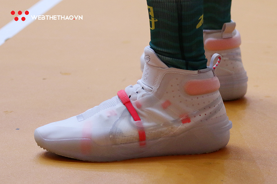 Tâm Đinh diện siêu phẩm Nike Kobe mới toanh trong đại chiến VBA Playoffs 2019