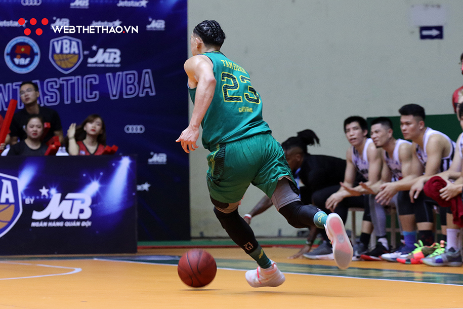 Tâm Đinh diện siêu phẩm Nike Kobe mới toanh trong đại chiến VBA Playoffs 2019