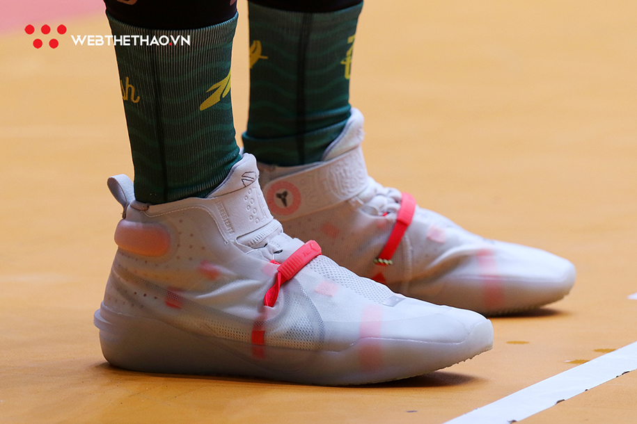 Tâm Đinh diện siêu phẩm Nike Kobe mới toanh trong đại chiến VBA Playoffs 2019