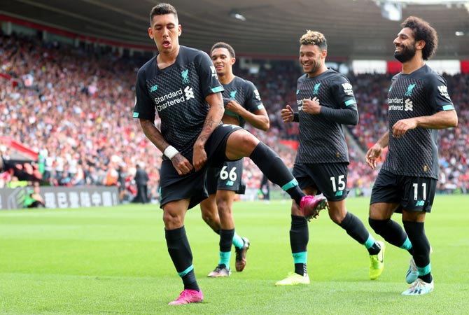 Firmino và 9 cầu thủ Liverpool cần bao nhiêu trận để ghi 50 bàn?