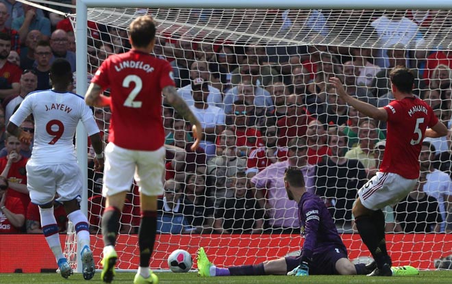 MU chỉ xếp thứ 13 giải Ngoại hạng sau khi Solskjaer ký hợp đồng chính thức