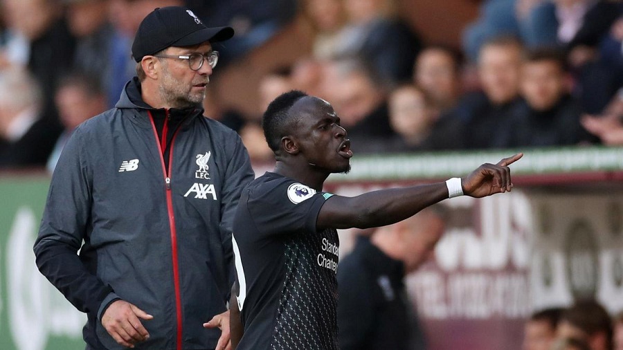 HLV Klopp khuyên Salah thi đấu như thế nào sau mâu thuẫn với Mane?