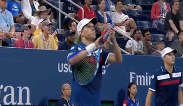 US Open: Già còn dại, "Quái vật 2 đầu" bị phạt hơn 200 triệu đồng