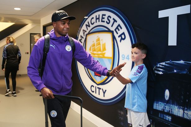 Bài toán trung vệ của Man City và cách giải đặc biệt của Pep Guardiola