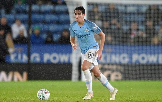 Bài toán trung vệ của Man City và cách giải đặc biệt của Pep Guardiola