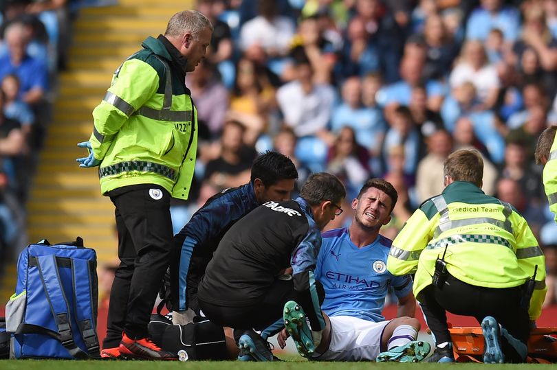 Bài toán trung vệ của Man City và cách giải đặc biệt của Pep Guardiola