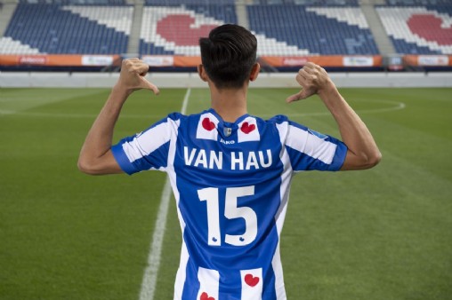 Heerenveen của Văn Hậu giúp bóng đá Hà Lan phá kỷ lục chuyển nhượng