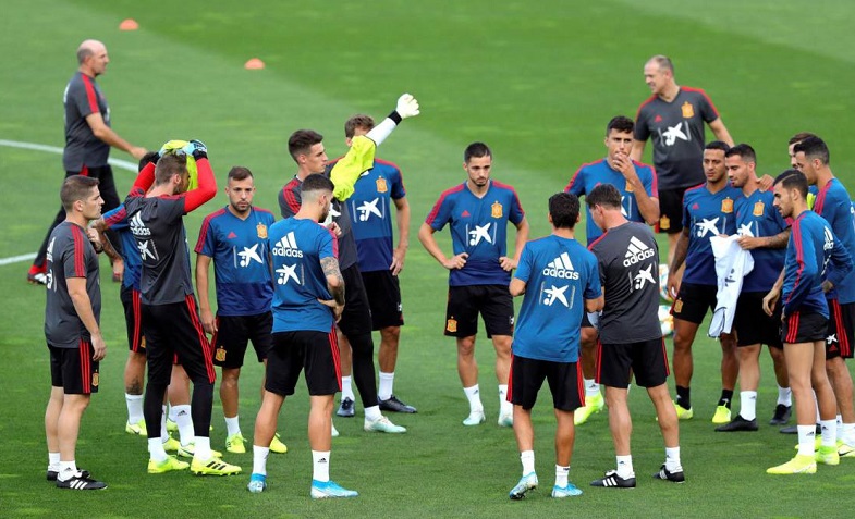 Đội tuyển Tây Ban Nha có ít cầu thủ Barca và Real Madrid chưa từng thấy