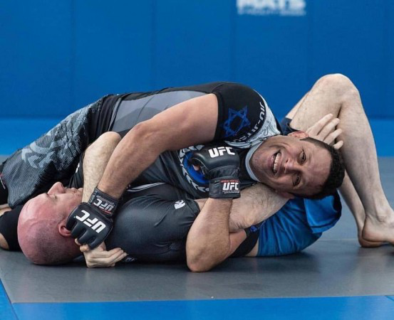 Võ sĩ MMA Renzo Gracie đòi siết cổ tổng thống Pháp Emmanuel Macron