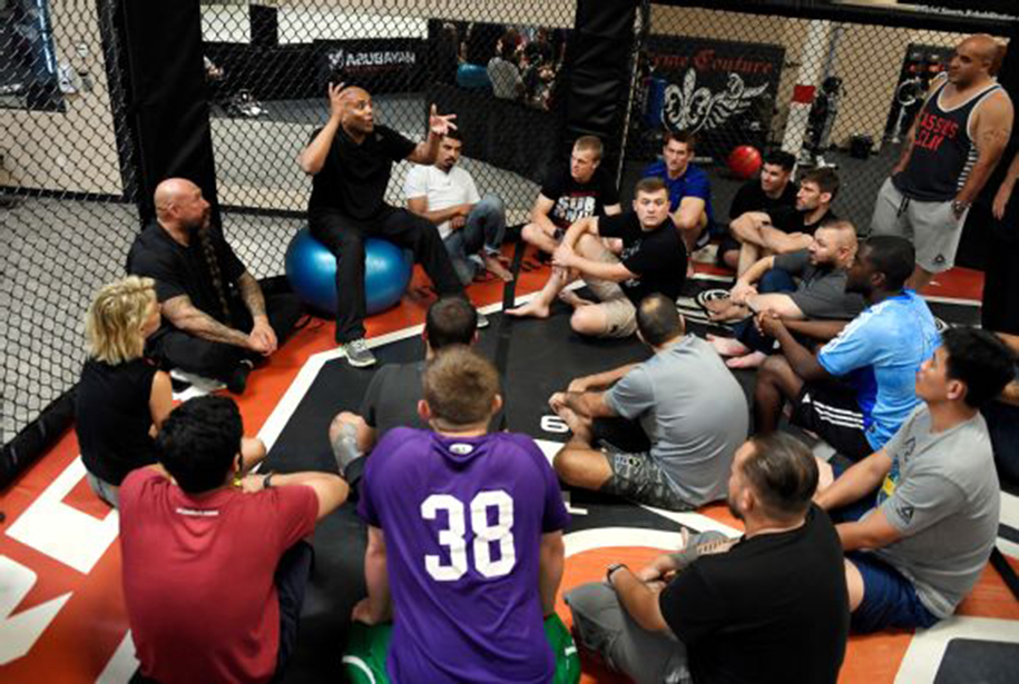 Những điều ít ai biết về nghề trọng tài MMA