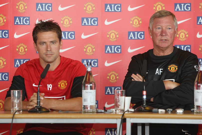 Cách Sir Alex Ferguson từng nỗ lực thuyết phục Michael Owen gia nhập MU
