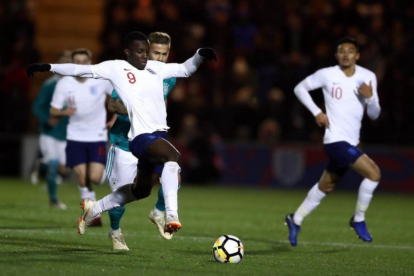 CĐV Arsenal phát cuồng khi 2 sao trẻ khai hỏa cho ĐT U21 Anh