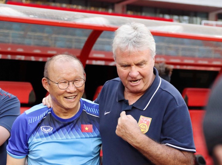HLV Guus Hiddink gửi lời thách thức với đồng nghiệp cũ Park Hang Seo