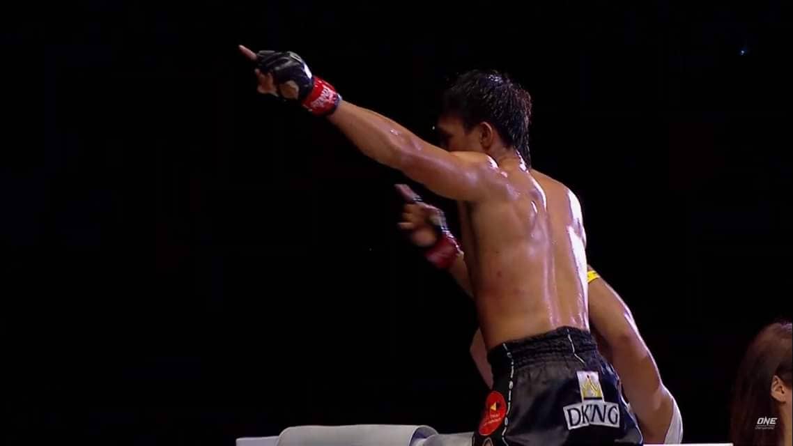 Nguyễn Trần Duy Nhất hạ Knockout Azwan Che Wil tại ONE Championship Việt Nam 2019