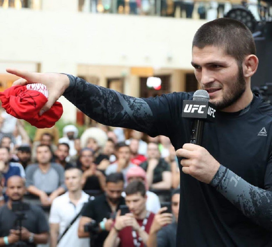 UFC 242: Khabib Nurmagomedov kết liễu Dustin Poirier bằng siết cổ sau UFC 242: Khabib Nurmagomedov kết liễu Dustin Poirier bằng siết cổ sau