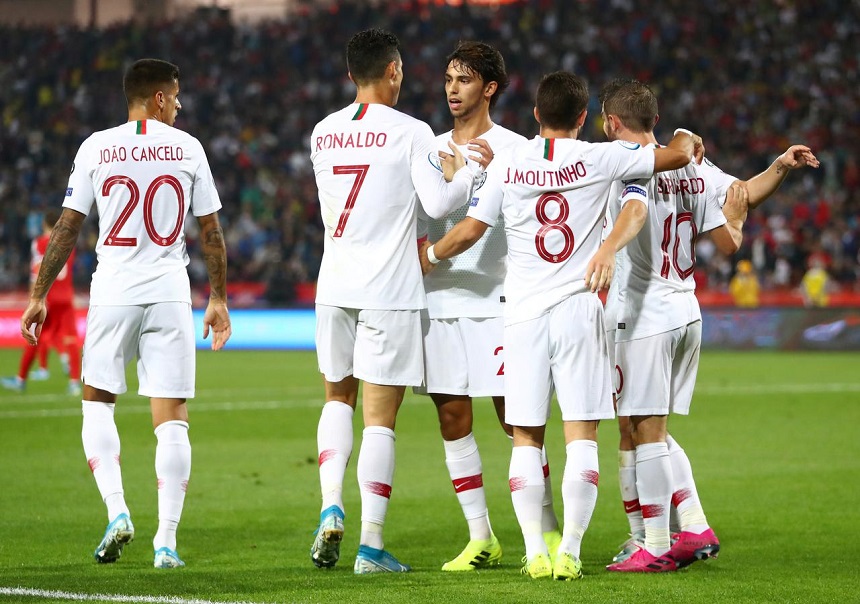 Ronaldo có thêm nạn nhân cùng Bồ Đào Nha và nhắm mốc ghi bàn số 1