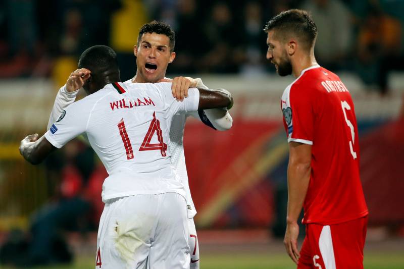 Ronaldo có thêm nạn nhân cùng Bồ Đào Nha và nhắm mốc ghi bàn số 1