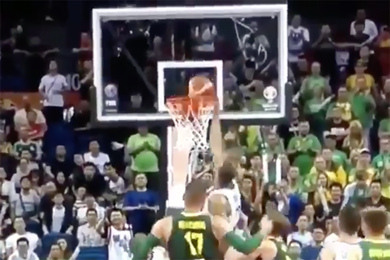 Bị loại vì trọng tài bỏ qua lỗi basket interference, HLV Lithuania phẫn nộ cùng cực