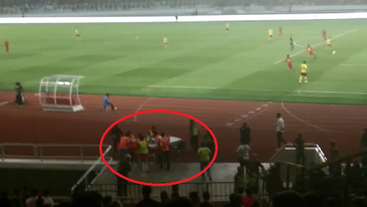 Một CĐV Malaysia nguy kịch sau vụ bạo loạn ở Indonesia