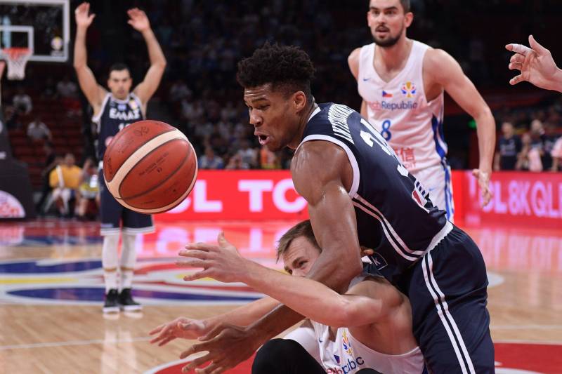 Thiếu vắng Antetokounmpo, Hy Lạp vẫn thắng Séc nhưng không đủ đi tiếp