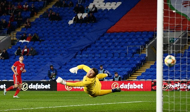 CĐV MU so sánh Daniel James với Robben sau khi ghi bàn cho xứ Wales