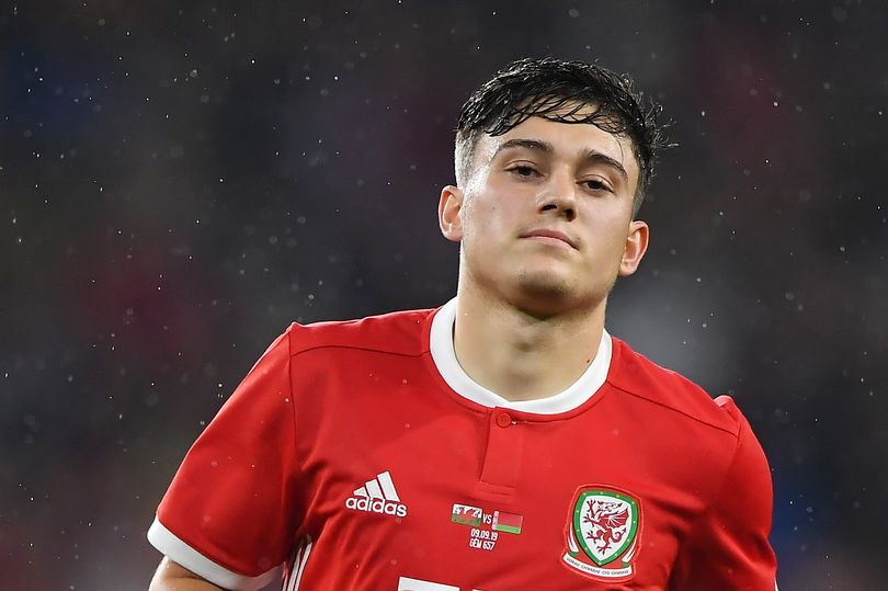 CĐV MU so sánh Daniel James với Robben sau khi ghi bàn cho xứ Wales