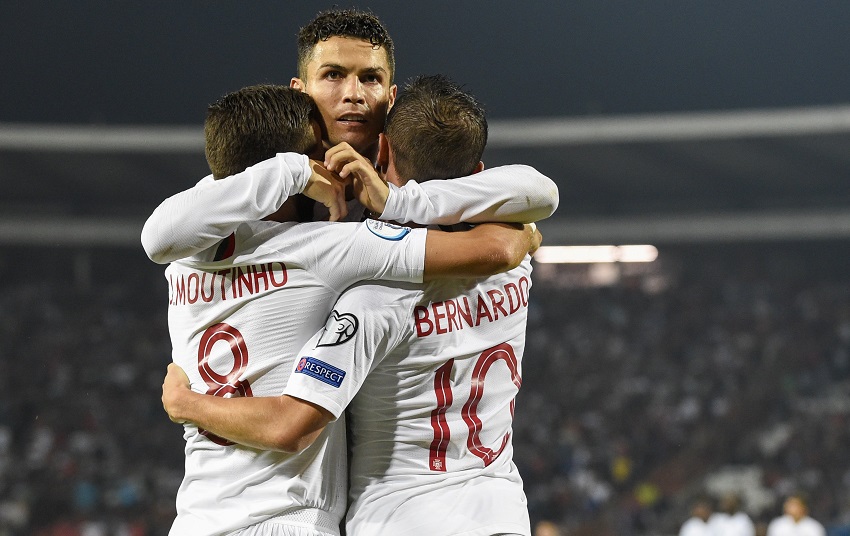 Ronaldo lập poker cho Bồ Đào Nha và đi vào lịch sử Euro