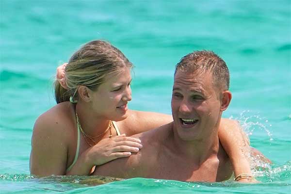 Đây là cách để mỹ nhân Eugenie Bouchard quên ngay nỗi buồn thua trận
