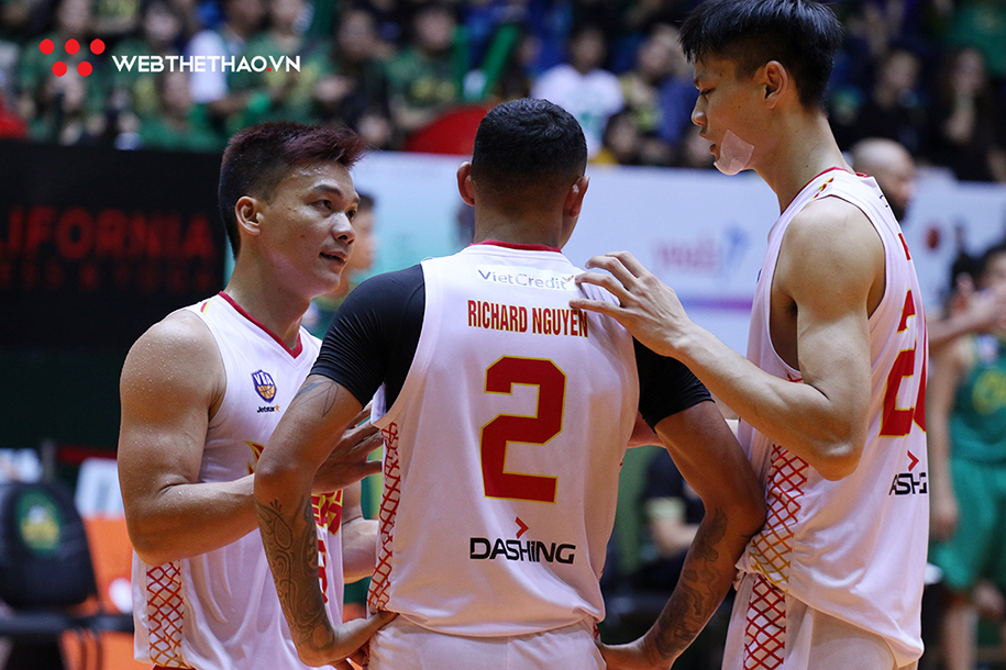 Nhìn lại tình huống xoay quanh Richard Nguyễn ở cuối Game 2 VBA Finals 2019