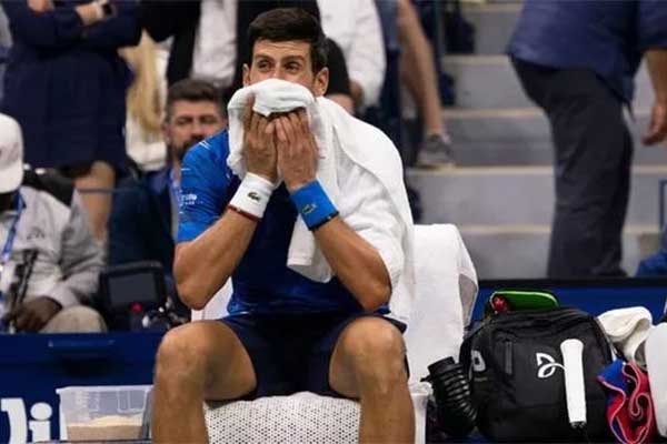 Djokovic cần phẫu thuật vai: Cơ hội quật khởi của Nadal và Federer